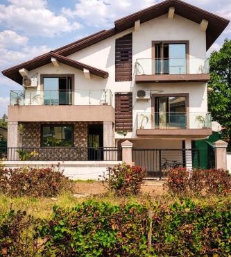 Hangout Villa
