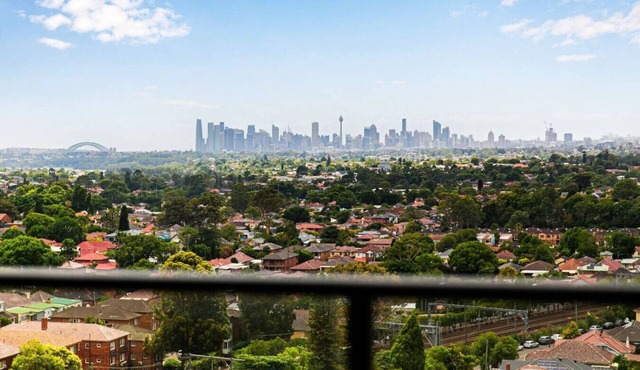 harbour bridge view free parking 2 Bds in Burwood