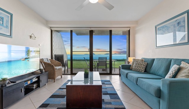 Harbourside, Unit 2/7 Soldiers Point Road - Absolute waterfront unit at Sunrise Beach