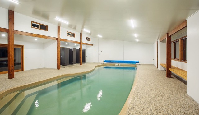 Heated Indoor pool & outdoor spa, next to beach! Welcome your holiday paradise! in Surf Beach
