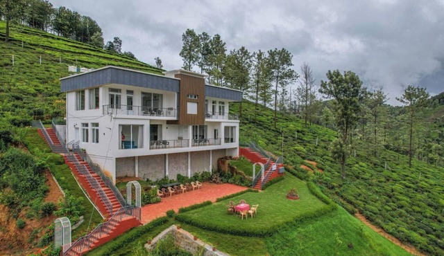 Heavenly Hills | Hill View Resort | 4 Bedroom | Attached Living and Balcony