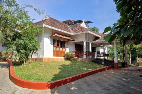 Heritage Home Near Cochin Airport in 5-Acre Farm