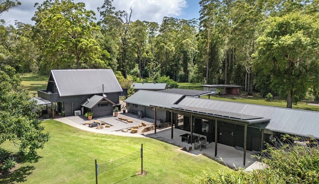 Hidden Gem, Unique Rural barn on acreage yet 5 minutes to beautiful Valla Beach in Valla