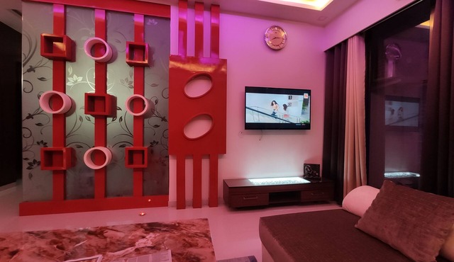 High Rise Apartment w/Parks, Badminton court, Swimming pool, Gym. Pet Friendly!