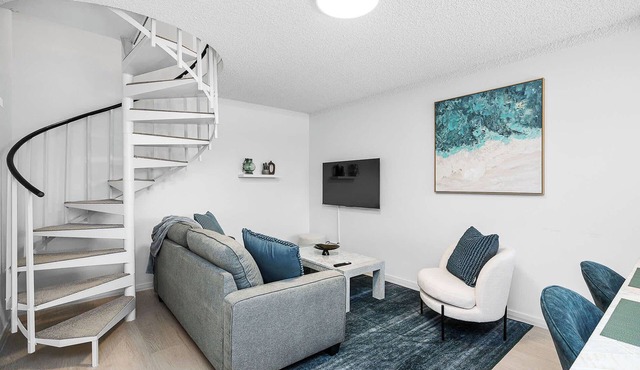 Highgate Townhouse Close to Beaufort St & HBF Park in Highgate