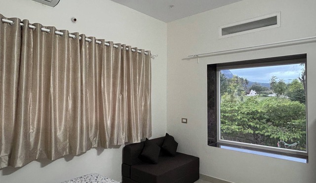 Hill View Bedroom with AC & WiFi - Villa at Nandi Hills