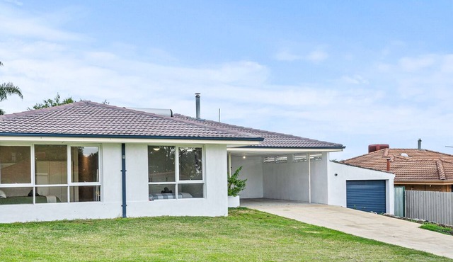 Hillside Retreat Perth East-Airport 25 minutes in Kelmscott
