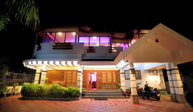 Hillsidecreek Homestay - Luxury 4 Bedroom Villa in Munnar, Kerala