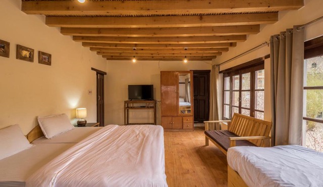 Himalayan Jewel villa Private room w garden by Roamhome in Leh