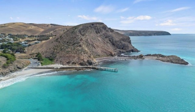Holiday Home in Second Valley - pet friendly. Short stroll to the beach in Second Valley