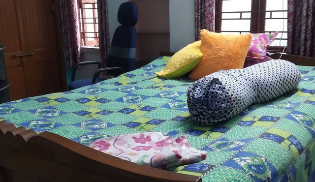 HOLIDAY HOMEt in TOLLYGUANGE Kolkata