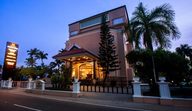 Holiday Hotel