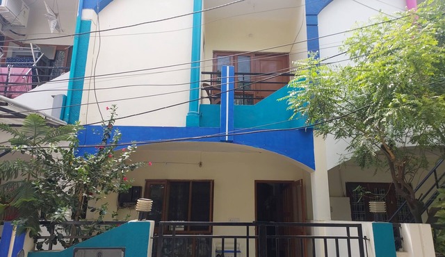 Home Stay with Sanjeev: 2-bedroom house in enchanting Indore with AC, WiFi