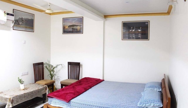Homestay SONI2700 Comfort Family Room with Separate Bathroom on Same Floor