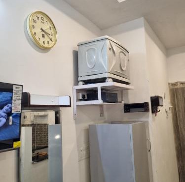 HOmeTEL-1 Bedroom Bath n kitchen Studio Apartment By Pushpanjali QLH