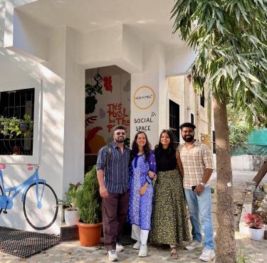 HOSHTEL99 - LUX - Stay, Cowork and Cafe - Luxurious Twin Bungalow