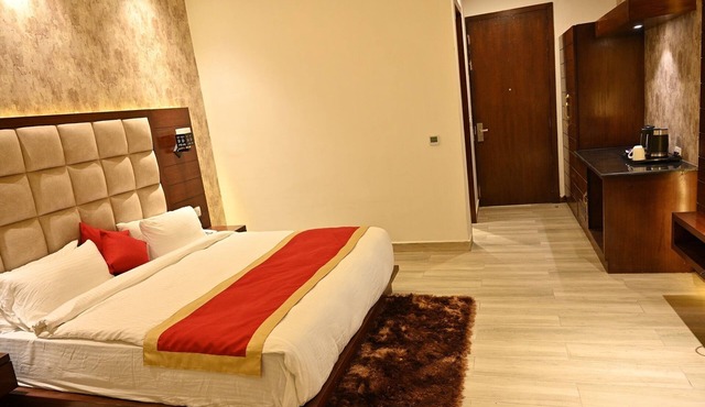 Hotel Aakriti Clarks Inn Express