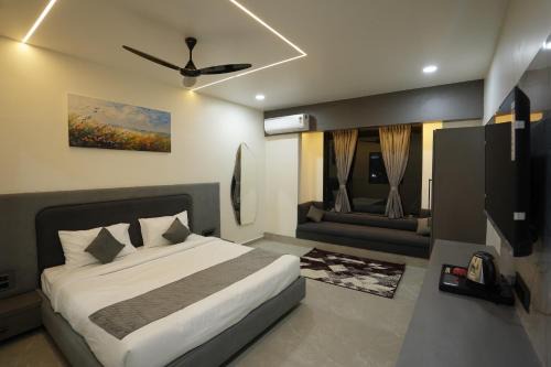 Hotel Ace Inn