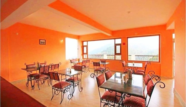 Hotel Avlokan - Near Kainchi Dham Mandir