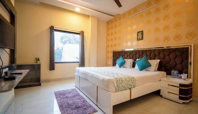 Hotel Chotiwala – 10 Mins from Kashi Vishwanath Temple