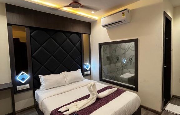 Hotel Classio Andheri - Near DN Nagar Metro Station