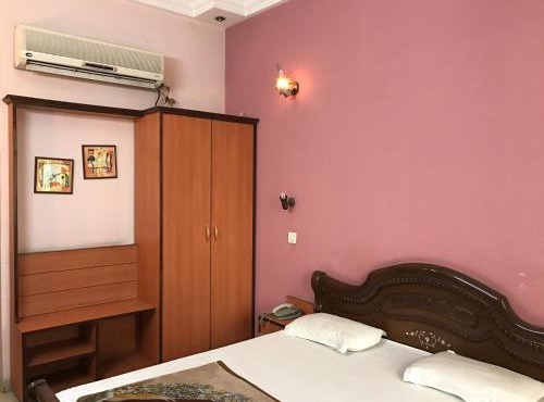 Hotel D R International