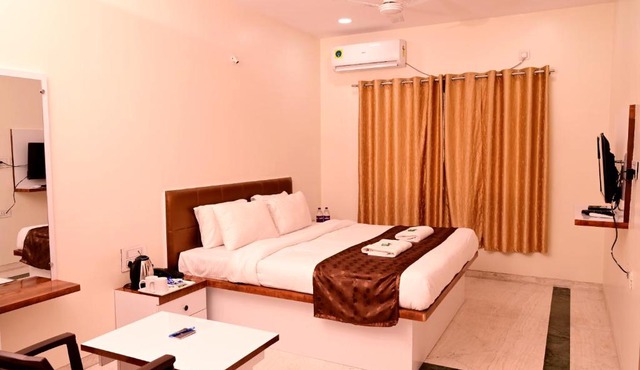 HOTEL DAKSH