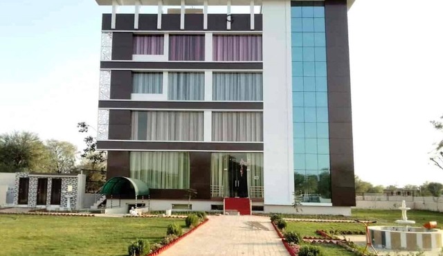 Hotel Dev Resort