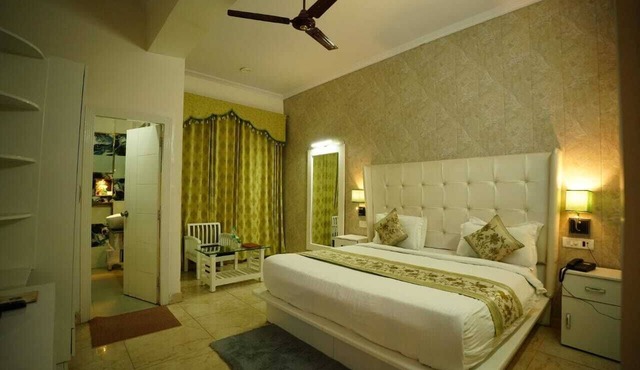 Hotel Drona Palace in Kashipur