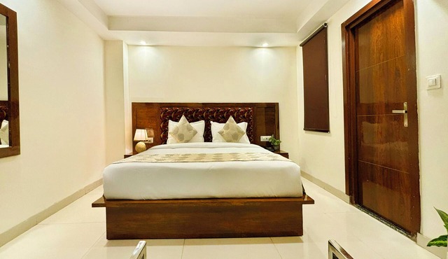 Hotel Emblem Suites By Denver, Delhi Airport