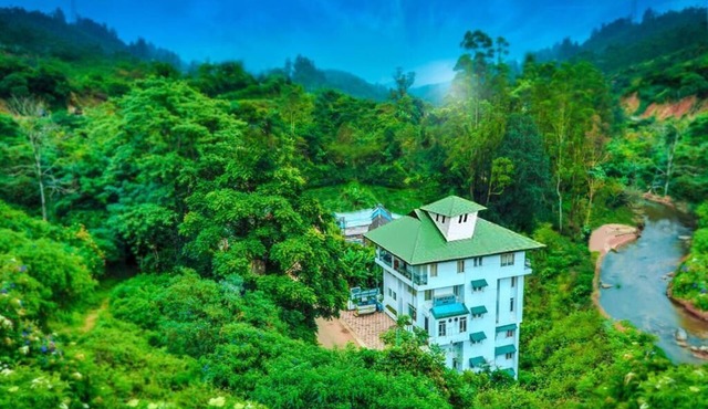 HOTEL EMERALD INN