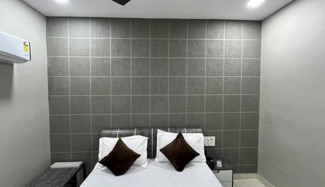 HOTEL FIONA in Vyara