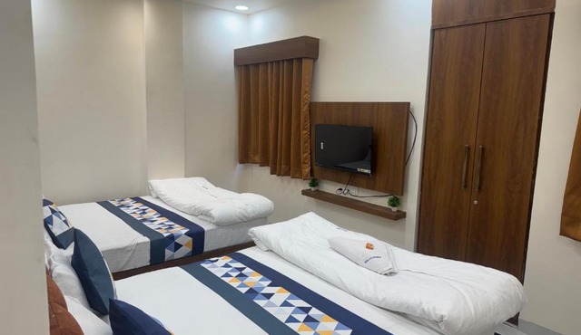 Hotel G17 Dhamnod