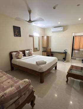 Hotel Gokulam Grand