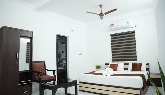 Hotel Gold Suite - Premium stay in Kakkanad