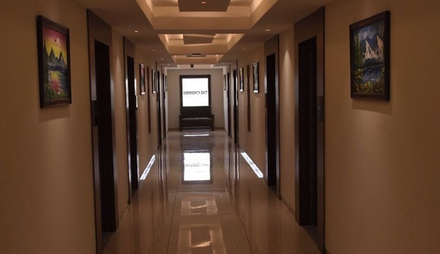 HOTEL GOLDEN PALACE & GUEST HOUSE