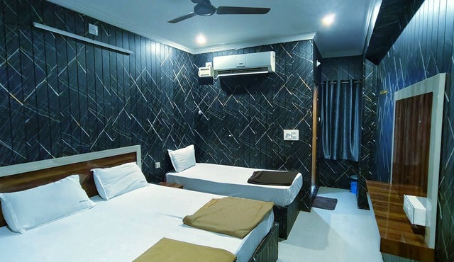 Hotel Govind Heights