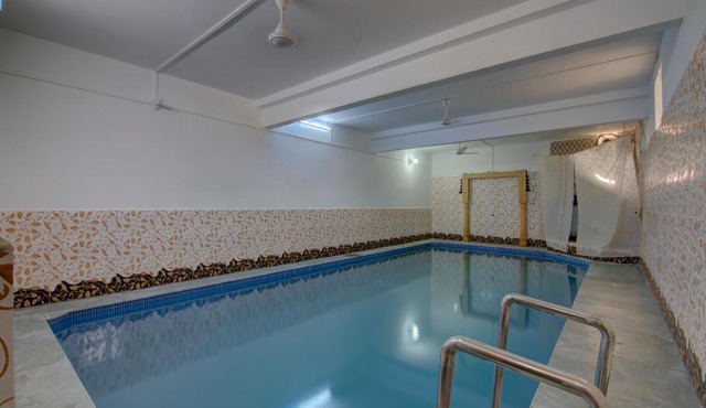 Hotel Heera Court