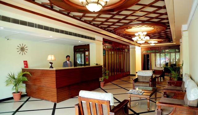 Hotel Hollyhock