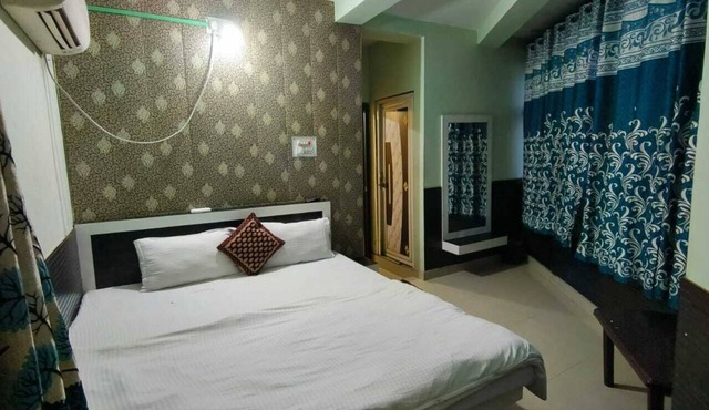 Hotel J B Palace