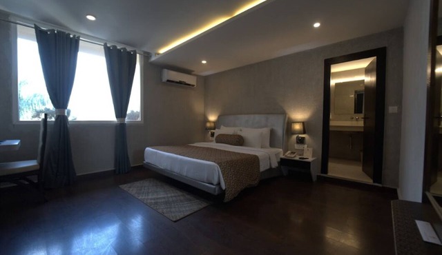 Hotel JSR Continental
