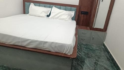 Hotel Kunj Palace in Etah
