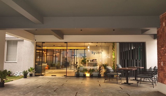 Hotel Kyzen HiTech City- Your Zenly Stay
