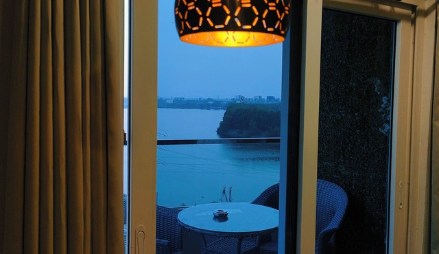 Hotel Lake View Airport Zone