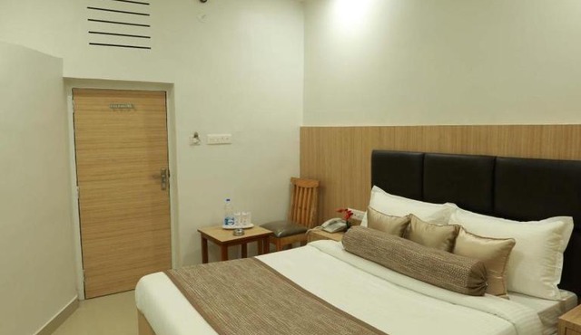 Hotel Lotus Near New Delhi International Airport