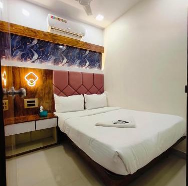 Hotel M R STAY