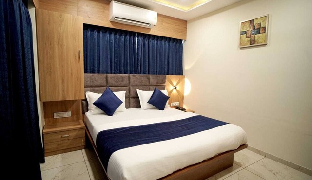 Hotel Mahaveer ! Budget-Friendly Stay with Modern Amenities.