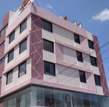 hotel meera lok