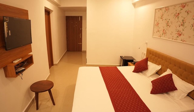 HOTEL MERIYA PALA in Pala
