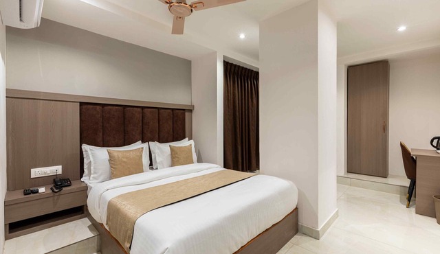 HOTEL METROMAX